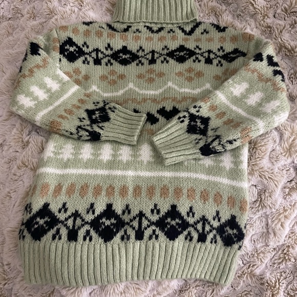 Mint Turtleneck - Picture 11 of 11